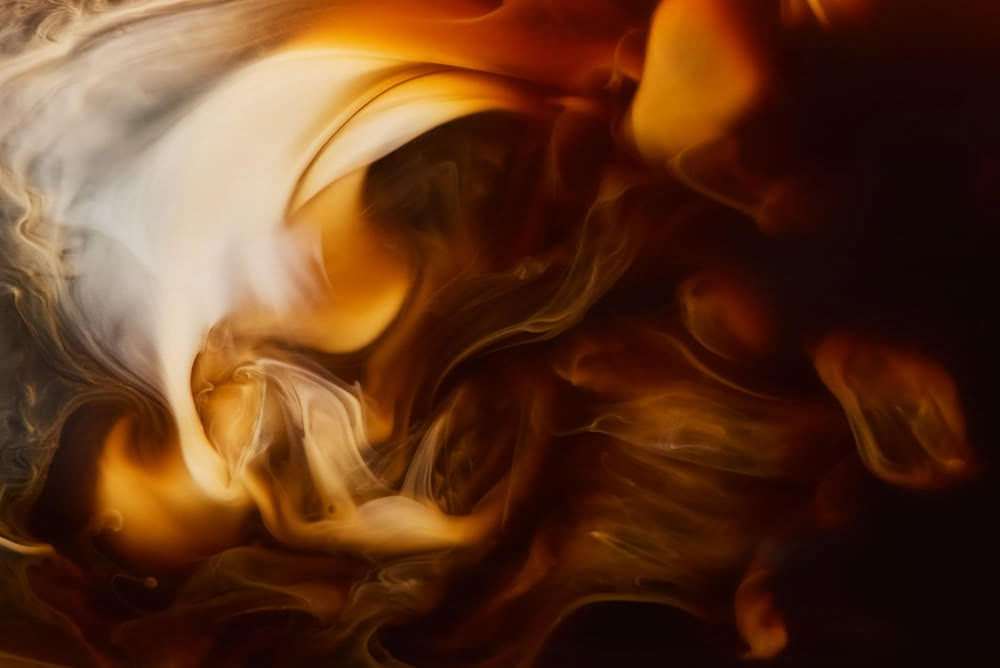 Perfume Trends in 2025: What’s Smelling Hot Right Now